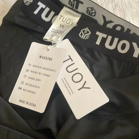 NWT! Black padded compression shorts Youth Large - Picture 3 of 3